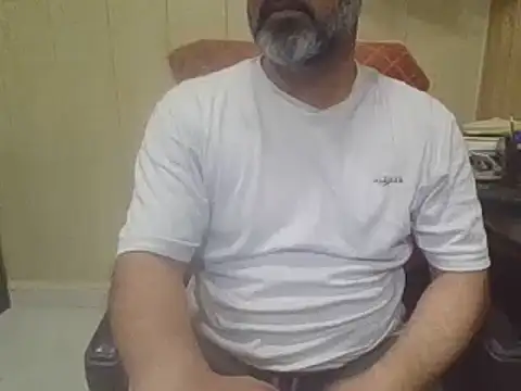 Snapshot of hairymaster95 chatting on 05/24/26, 05:23 hairymaster95 online show from 05/24/26, 05:23
