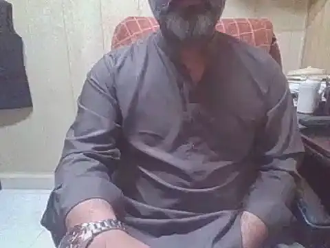 Snapshot of hairymaster95 chatting on 06/27/26, 04:28 hairymaster95 online show from 06/27/26, 04:28