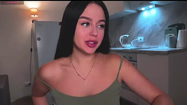 Snapshot of Megan_Nilson chatting on 12/17/24, 11:16 Megan Nilson online show from 12/17/24, 11:16