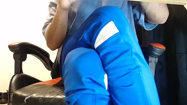 Snapshot of ErosFindomKing chatting on 01/11/26, 03:00 ErosFindomKing online show from 01/11/26, 03:00