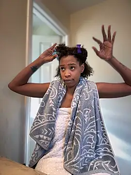 Snapshot of Cum2Charm chatting on 02/19/25, 04:22 Cum2Charm online show from 02/19/25, 04:22