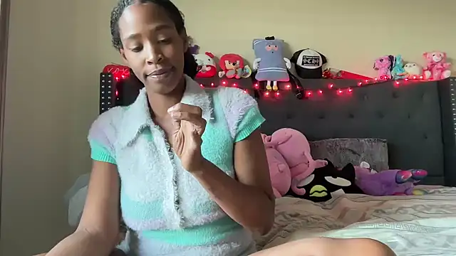 Snapshot of Cum2Charm chatting on 09/30/25, 12:37 Cum2Charm online show from 09/30/25, 12:37