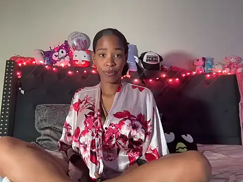 Snapshot of Cum2Charm chatting on 10/17/25, 10:18 Cum2Charm online show from 10/17/25, 10:18