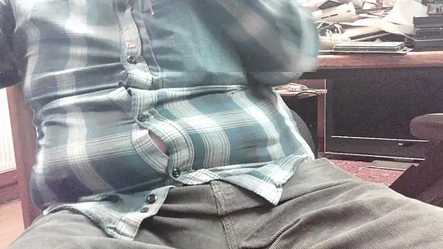 Snapshot of HaraldGermany chatting on 10/08/25, 04:37 HaraldGermany online show from 10/08/25, 04:37