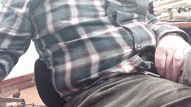 Snapshot of HaraldGermany chatting on 10/14/25, 04:08 HaraldGermany online show from 10/14/25, 04:08