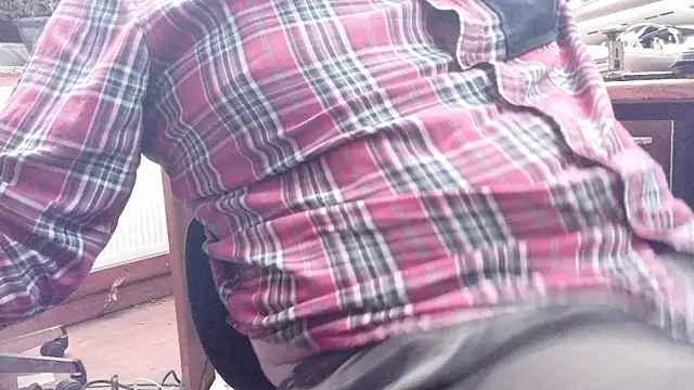 Snapshot of HaraldGermany chatting on 10/19/25, 09:37 HaraldGermany online show from 10/19/25, 09:37