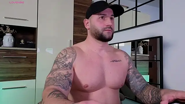 Snapshot of moonjoey chatting on 01/15/25, 05:58 moonjoey online show from 01/15/25, 05:58