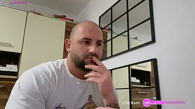 Snapshot of moonjoey chatting on 11/13/25, 01:10 moonjoey online show from 11/13/25, 01:10