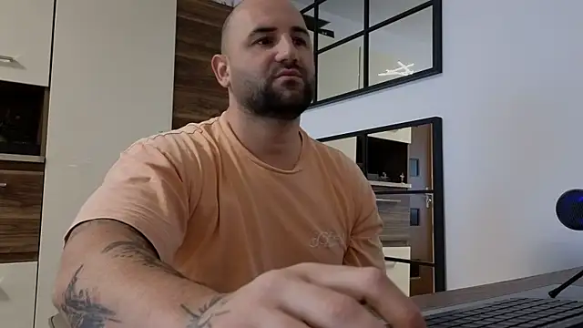 Snapshot of moonjoey chatting on 04/22/26, 05:54 moonjoey online show from 04/22/26, 05:54