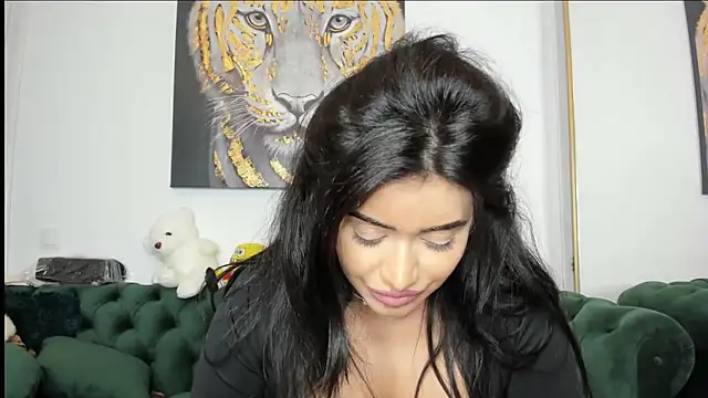 Snapshot of AnnaKarin chatting on 02/25/25, 11:00 AnnaKarin online show from 02/25/25, 11:00