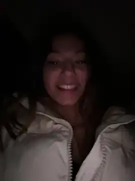 Snapshot of _MiaQueen_ chatting on 12/14/24, 01:28 MiaQueen online show from 12/14/24, 01:28