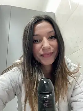 Snapshot of _MiaQueen_ chatting on 03/13/25, 10:32 MiaQueen online show from 03/13/25, 10:32