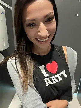 Snapshot of _MiaQueen_ chatting on 09/12/25, 11:04 MiaQueen online show from 09/12/25, 11:04