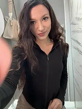 Snapshot of _MiaQueen_ chatting on 03/29/26, 10:10 MiaQueen online show from 03/29/26, 10:10