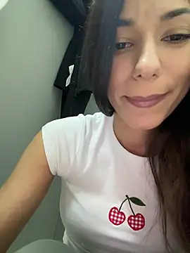 Snapshot of _MiaQueen_ chatting on 04/18/26, 09:48 MiaQueen online show from 04/18/26, 09:48