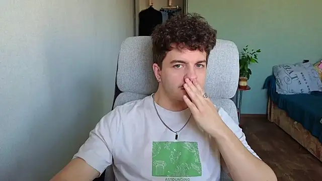 Snapshot of Remy_Miles chatting on 04/03/26, 04:32 Remy Miles online show from 04/03/26, 04:32