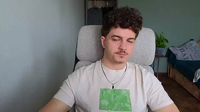 Snapshot of Remy_Miles chatting on 04/24/26, 05:54 Remy Miles online show from 04/24/26, 05:54