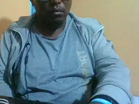 Snapshot of honeyswit chatting on 05/09/26, 11:32 honeyswit online show from 05/09/26, 11:32