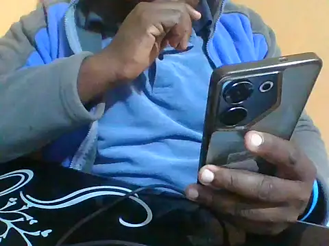 Snapshot of honeyswit chatting on 06/21/26, 10:12 honeyswit online show from 06/21/26, 10:12