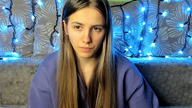 Snapshot of MaggieCake chatting on 12/15/24, 12:40 MaggieCake online show from 12/15/24, 12:40