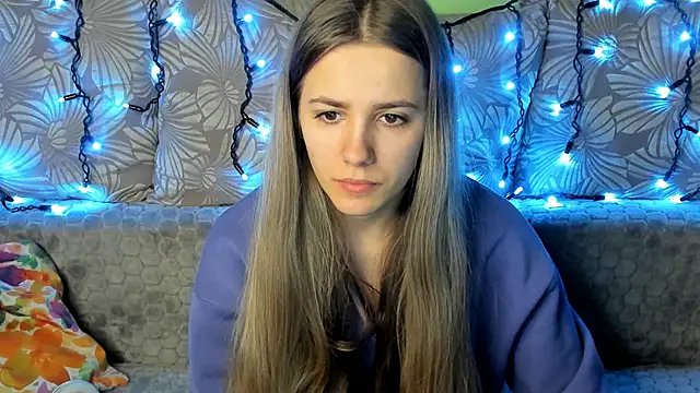 Snapshot of MaggieCake chatting on 12/17/24, 04:12 MaggieCake online show from 12/17/24, 04:12
