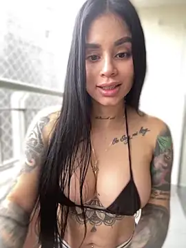 LaraHenao online show from 01/10/25, 12:58