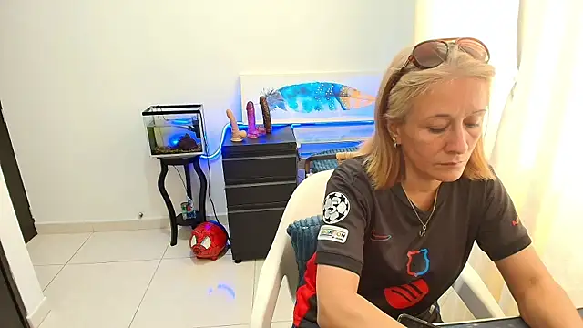 Naty Stone online show from 10/21/25, 08:31