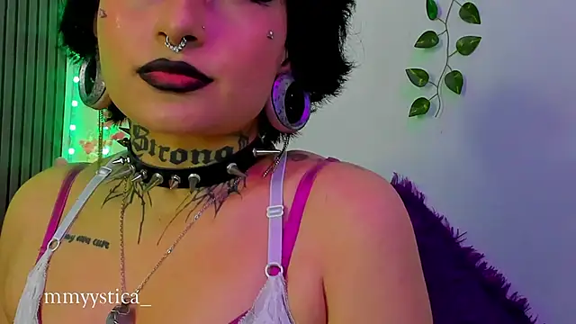 Snapshot of Rainnbow_ chatting on 04/21/26, 08:20 Rainnbow online show from 04/21/26, 08:20