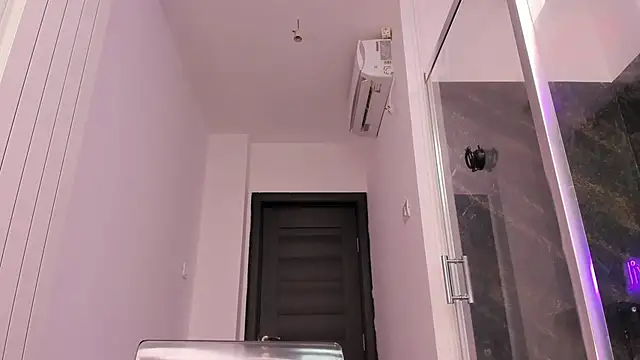 Snapshot of realhotfallingdevil chatting on 03/18/26, 05:43 realhotfallingdevil online show from 03/18/26, 05:43