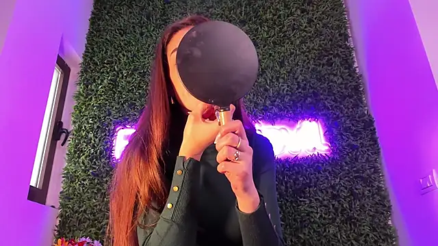 Snapshot of realhotfallingdevil chatting on 03/26/26, 09:15 realhotfallingdevil online show from 03/26/26, 09:15