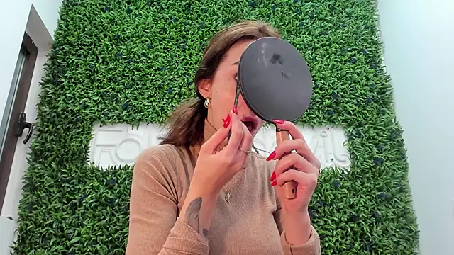 Snapshot of realhotfallingdevil chatting on 04/04/26, 05:49 realhotfallingdevil online show from 04/04/26, 05:49