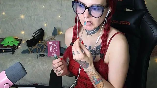 Snapshot of Ginger_Stay chatting on 10/23/25, 02:00 Ginger Stay online show from 10/23/25, 02:00