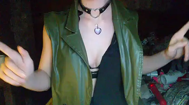 Snapshot of WildMissNiks chatting on 12/17/24, 03:39 WildMissNiks online show from 12/17/24, 03:39