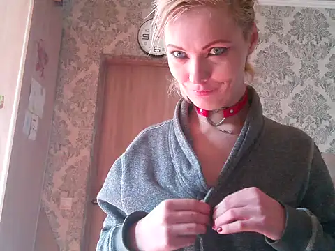 Snapshot of WildMissNiks chatting on 09/19/25, 09:00 WildMissNiks online show from 09/19/25, 09:00