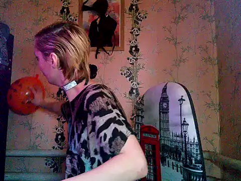 Snapshot of WildMissNiks chatting on 10/29/25, 08:27 WildMissNiks online show from 10/29/25, 08:27