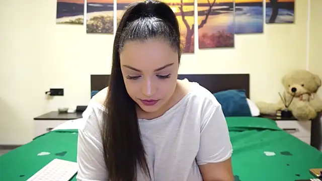 Snapshot of adelline chatting on 11/26/25, 09:49 adelline online show from 11/26/25, 09:49