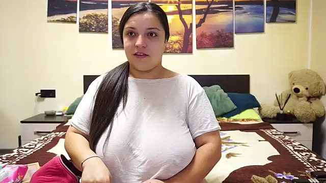 Snapshot of adelline chatting on 12/02/25, 09:32 adelline online show from 12/02/25, 09:32