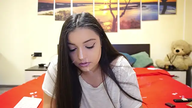 Snapshot of adelline chatting on 12/15/25, 09:52 adelline online show from 12/15/25, 09:52