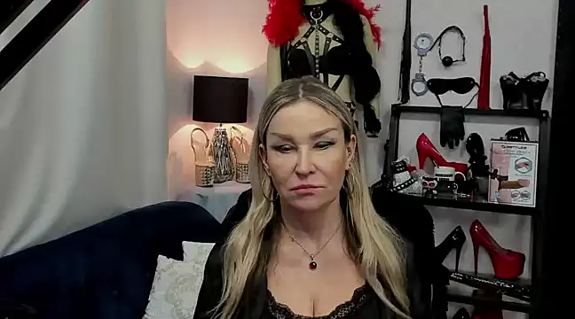 crystaLUX online show from 12/30/24, 09:48