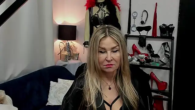 crystaLUX online show from 01/30/25, 09:04