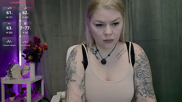 Snapshot of Raven_Luna chatting on 03/03/26, 05:24 Raven Luna online show from 03/03/26, 05:24