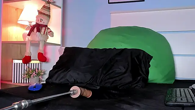 Snapshot of alicialittle chatting on 12/22/24, 11:09 alicialittle online show from 12/22/24, 11:09