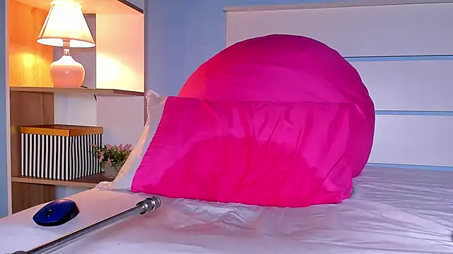 Snapshot of alicialittle chatting on 01/12/25, 11:04 alicialittle online show from 01/12/25, 11:04