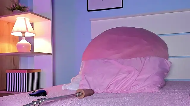 Snapshot of alicialittle chatting on 02/13/25, 07:52 alicialittle online show from 02/13/25, 07:52