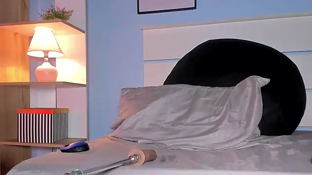 Snapshot of alicialittle chatting on 02/15/25, 08:22 alicialittle online show from 02/15/25, 08:22