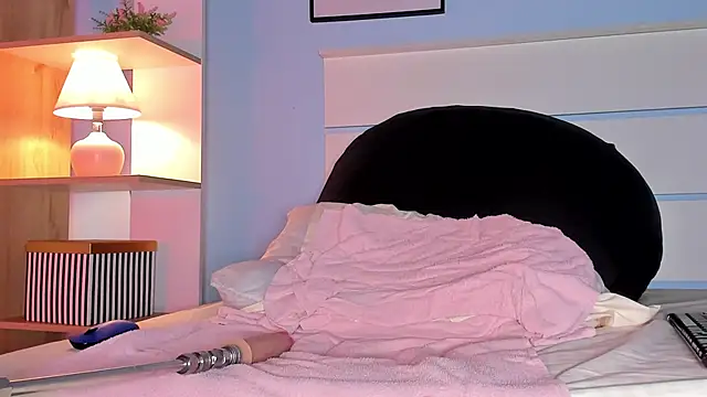 Snapshot of alicialittle chatting on 03/04/25, 11:32 alicialittle online show from 03/04/25, 11:32