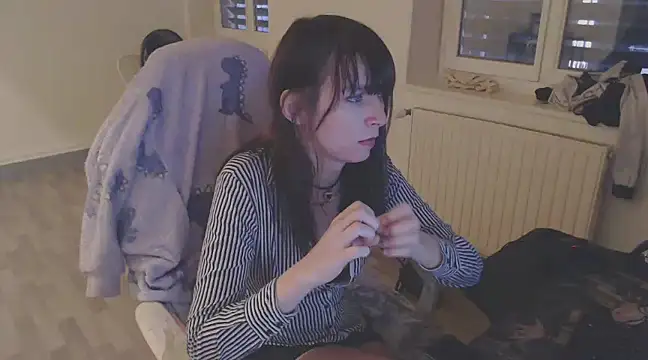 missthon0 online show from 12/18/24, 04:17