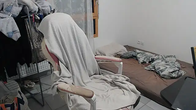 missthon0 online show from 09/25/25, 11:14