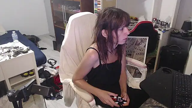 Snapshot of missthon0 chatting on 04/27/26, 10:24 missthon0 online show from 04/27/26, 10:24