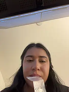 Snapshot of KallyMyller1 chatting on 04/07/26, 07:36 KallyMyller1 online show from 04/07/26, 07:36